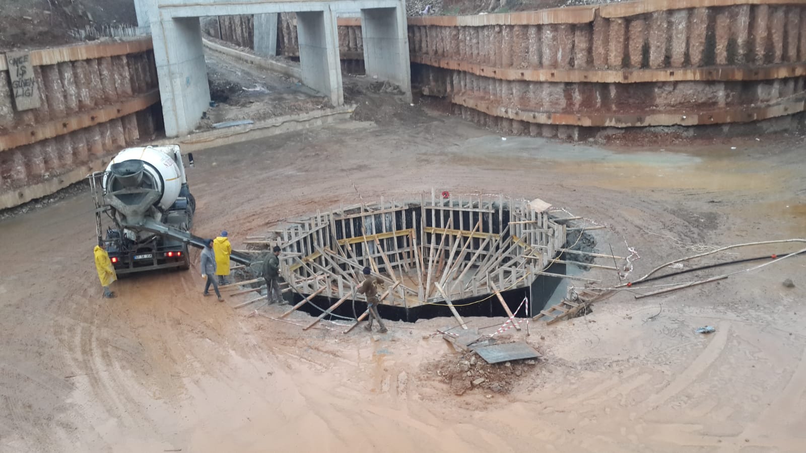 TCDD - Alt Geçidinin Açık Alanlarının Kapatılması